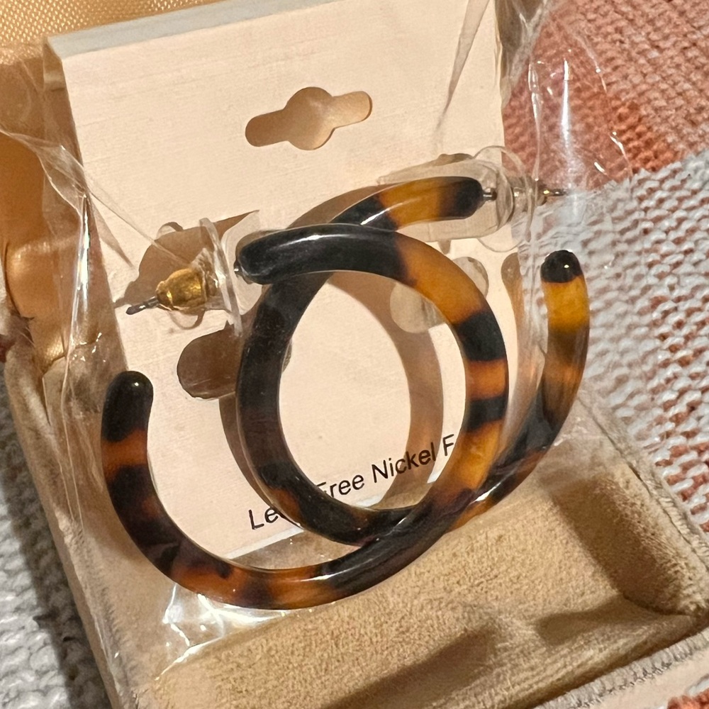 Tortoiseshell stud hoops